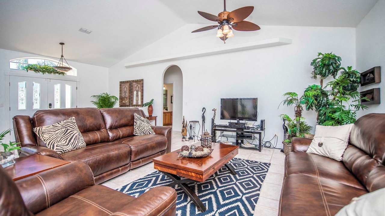 Photo of Livingroom in Groveland