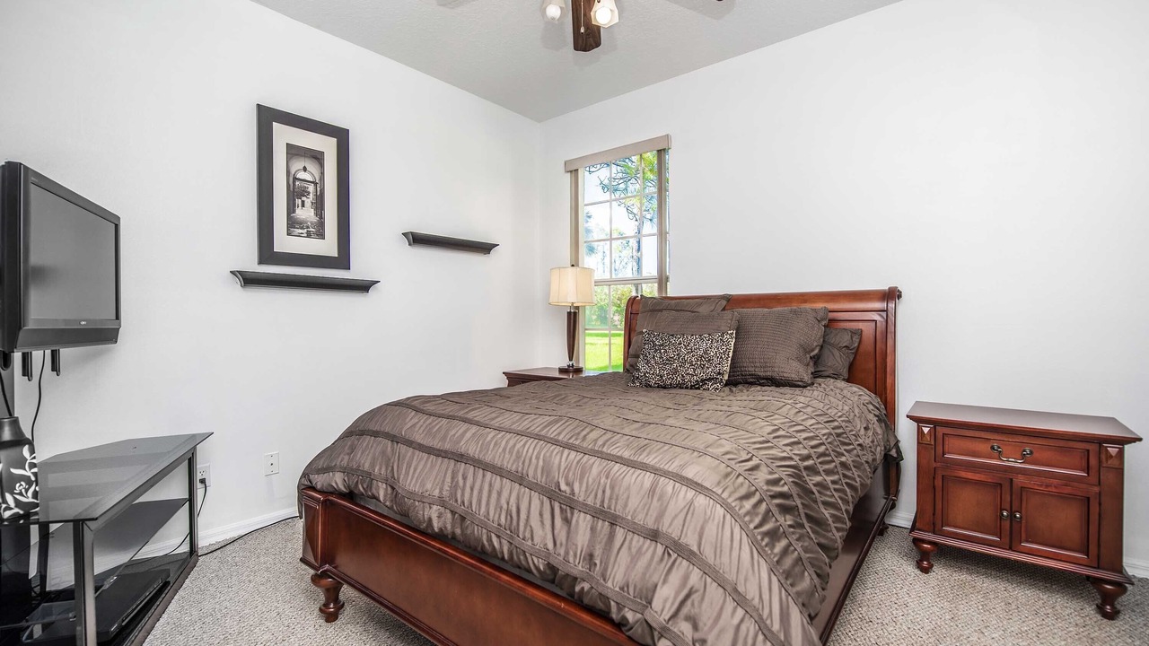 Photo of Bedroom in Groveland