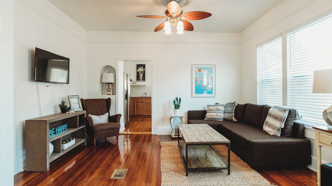 Photo of Livingroom in Historic Uptown