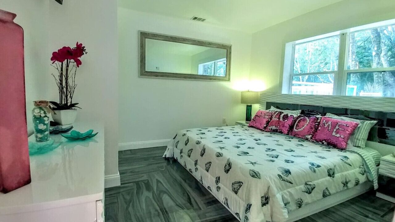 Photo of Bedroom in Oakes Estates