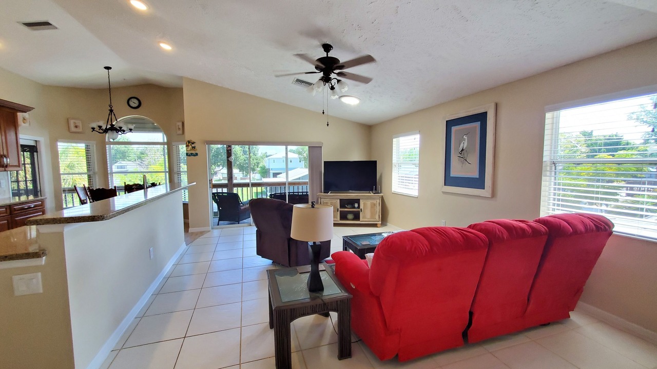 Photo of Livingroom in Weeki Wachee Gardens