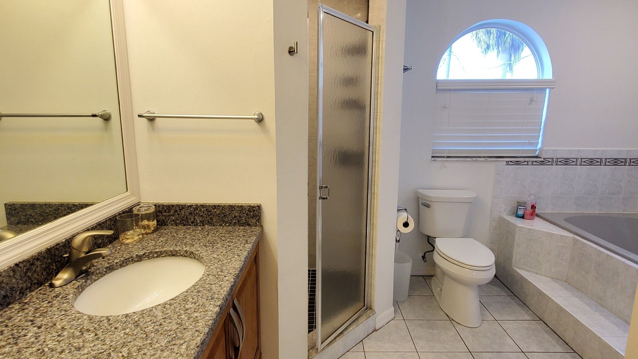 Photo of Bathroom in Weeki Wachee Gardens