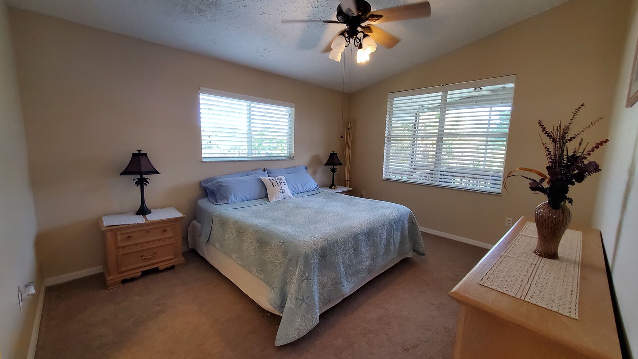 Photo of Bedroom in Weeki Wachee Gardens