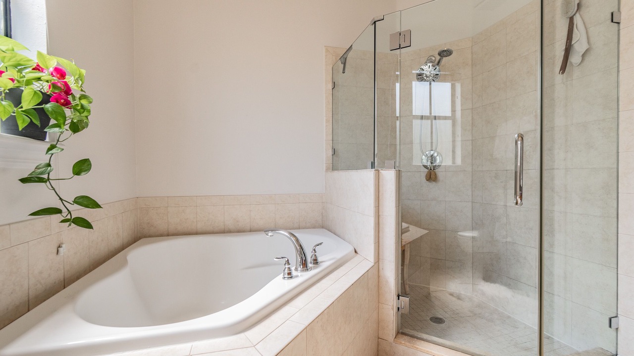 Photo of Bathroom in Courier City - Oscawana