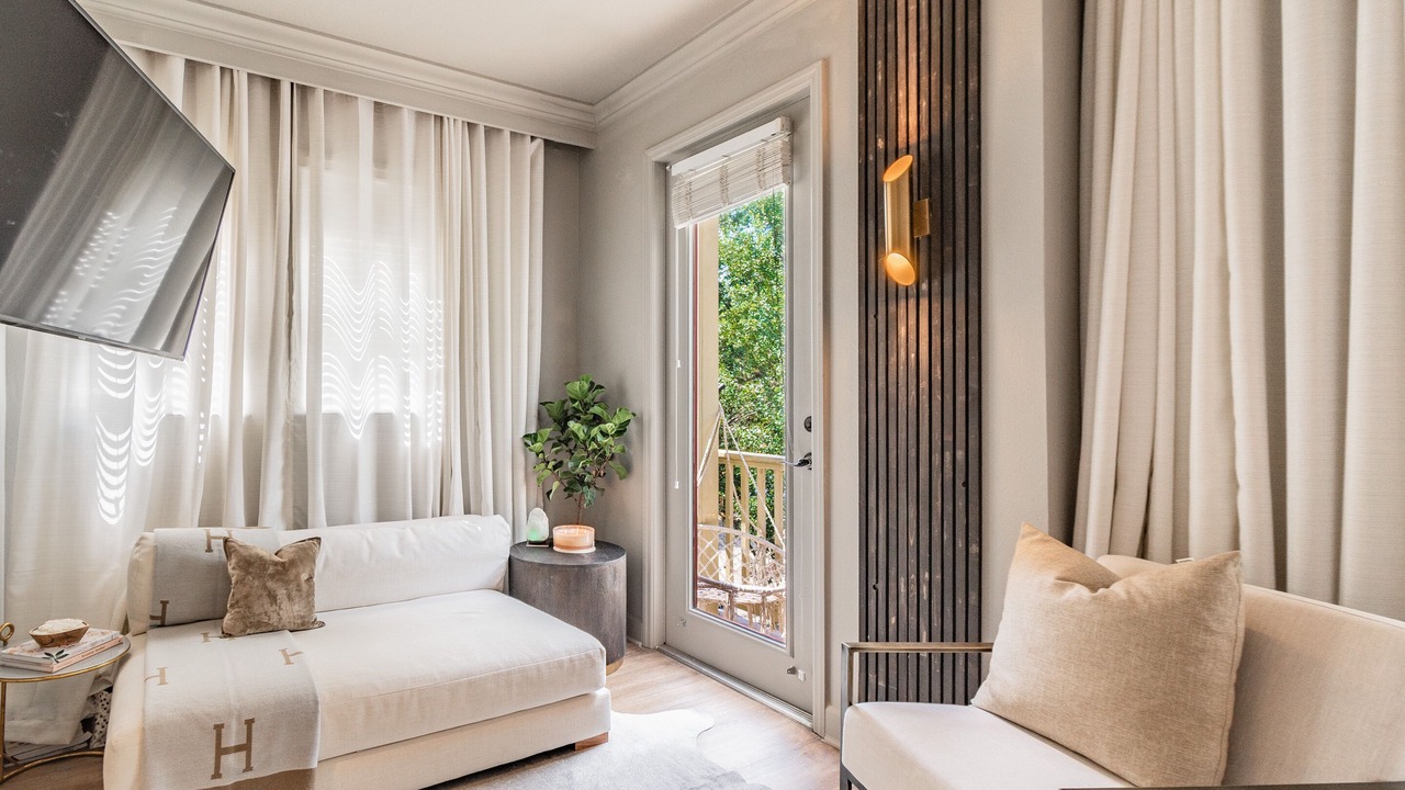 Photo of Livingroom in Courier City - Oscawana
