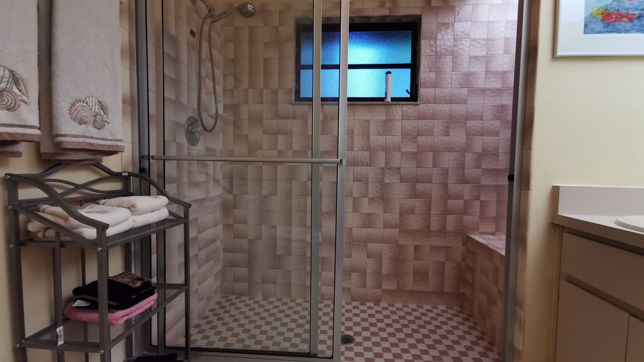 Photo of Bathroom in Joel