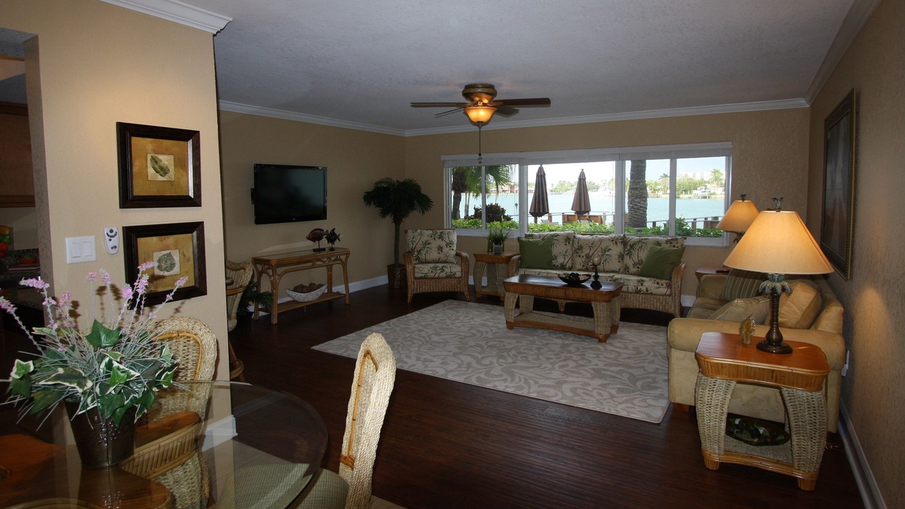 Photo of Livingroom in Treasure Island