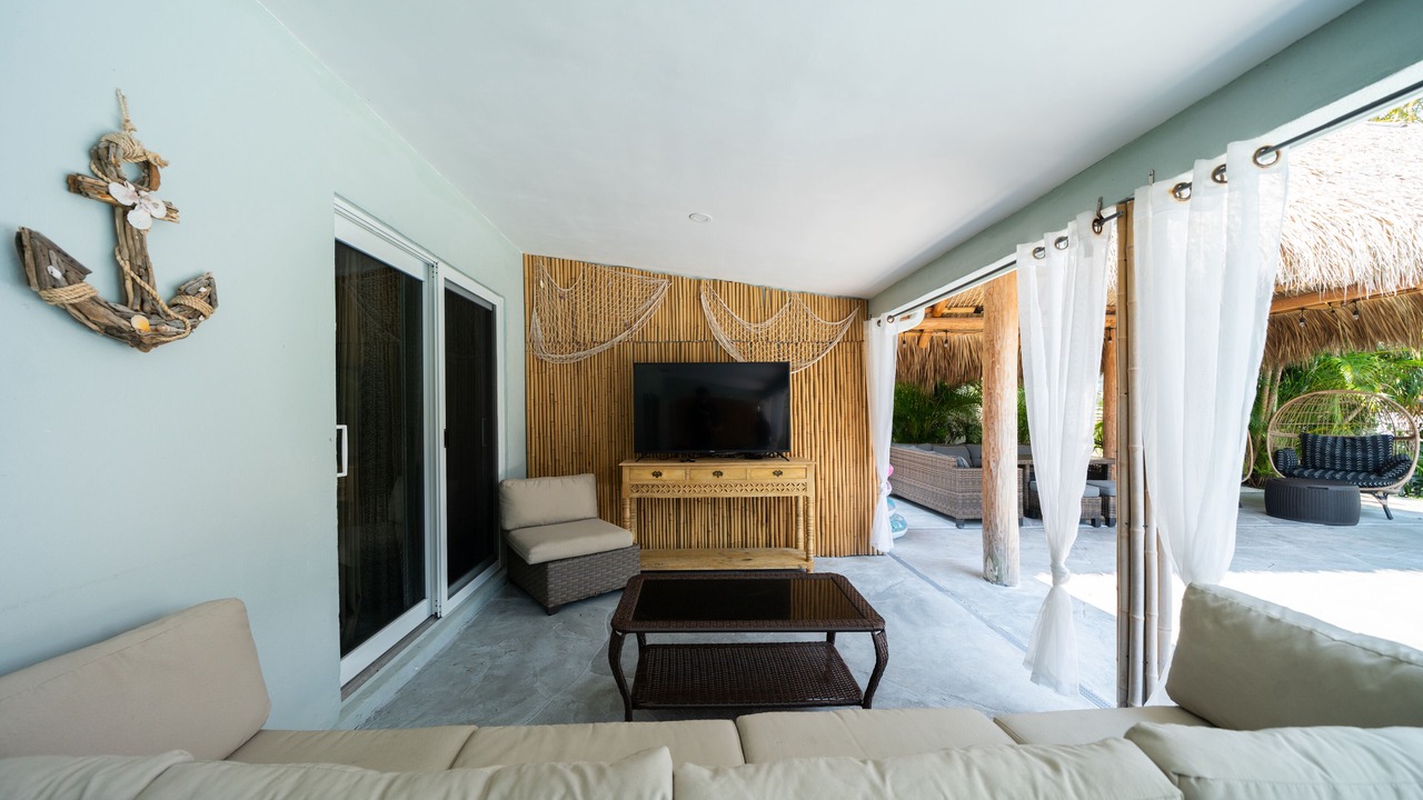 Photo of Livingroom in Cypress Lakes