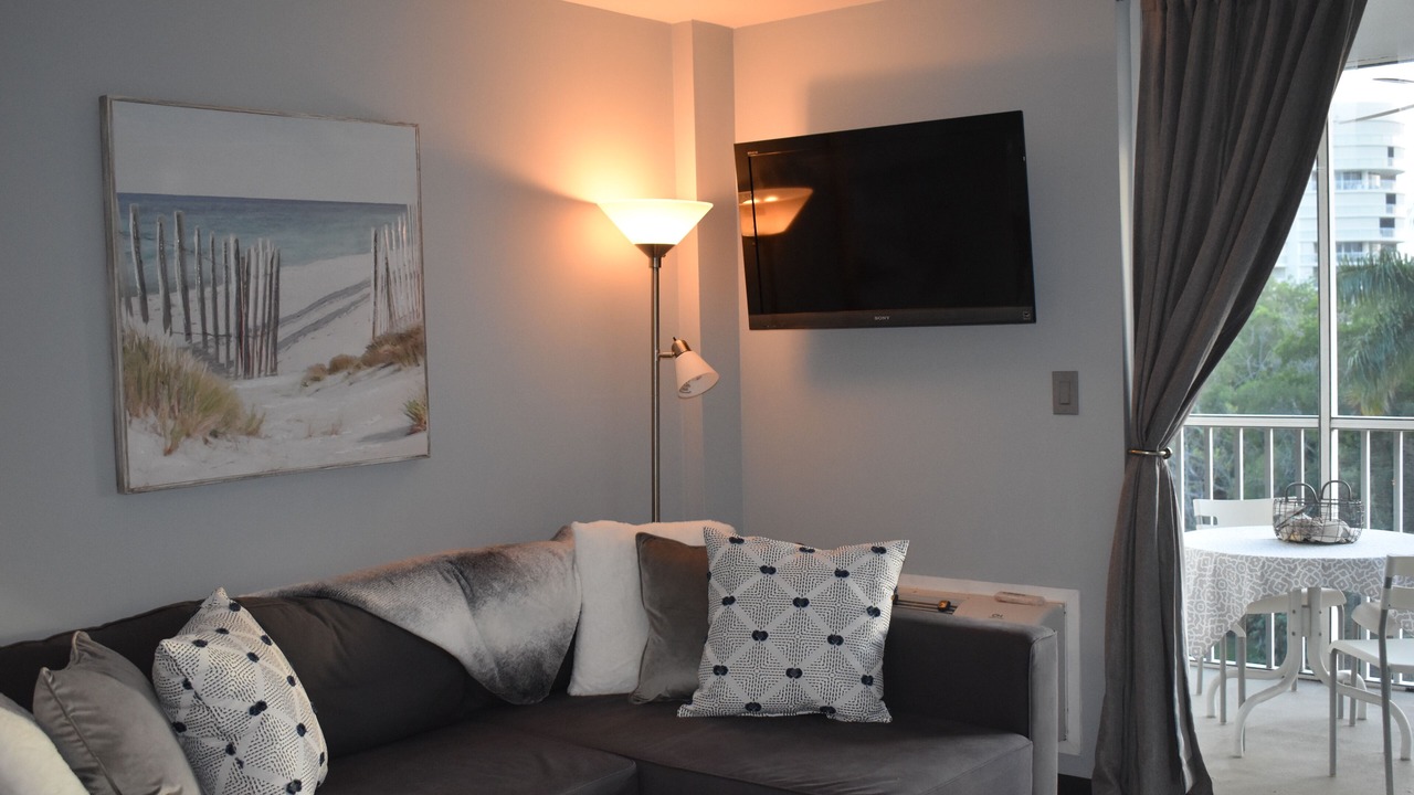 Photo of Livingroom in Vanderbilt Beach