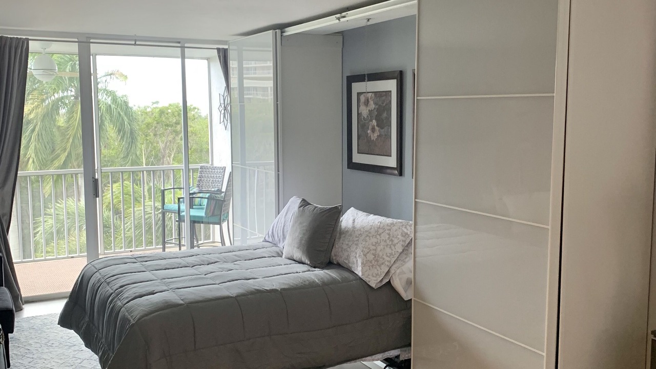 Photo of Bedroom in Vanderbilt Beach
