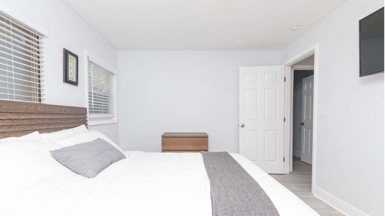 Photo of Bedroom in Bearss Plaza