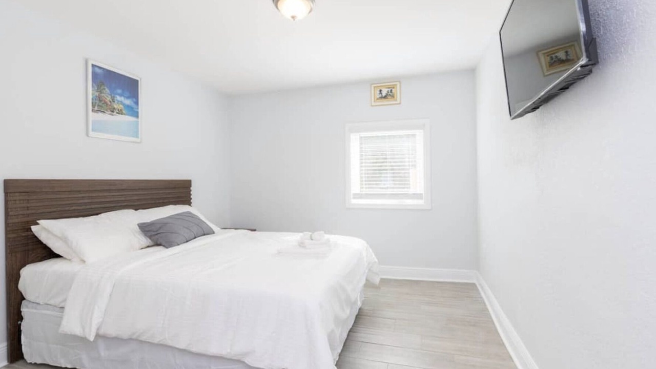 Photo of Bedroom in Bearss Plaza