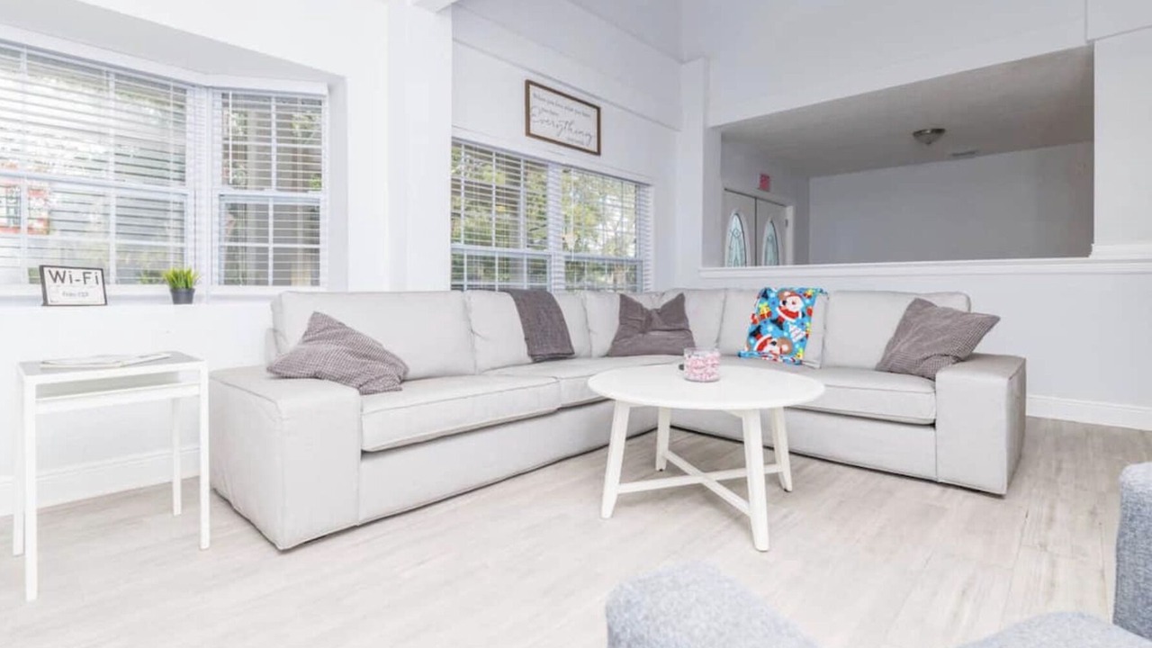 Photo of Livingroom in Bearss Plaza