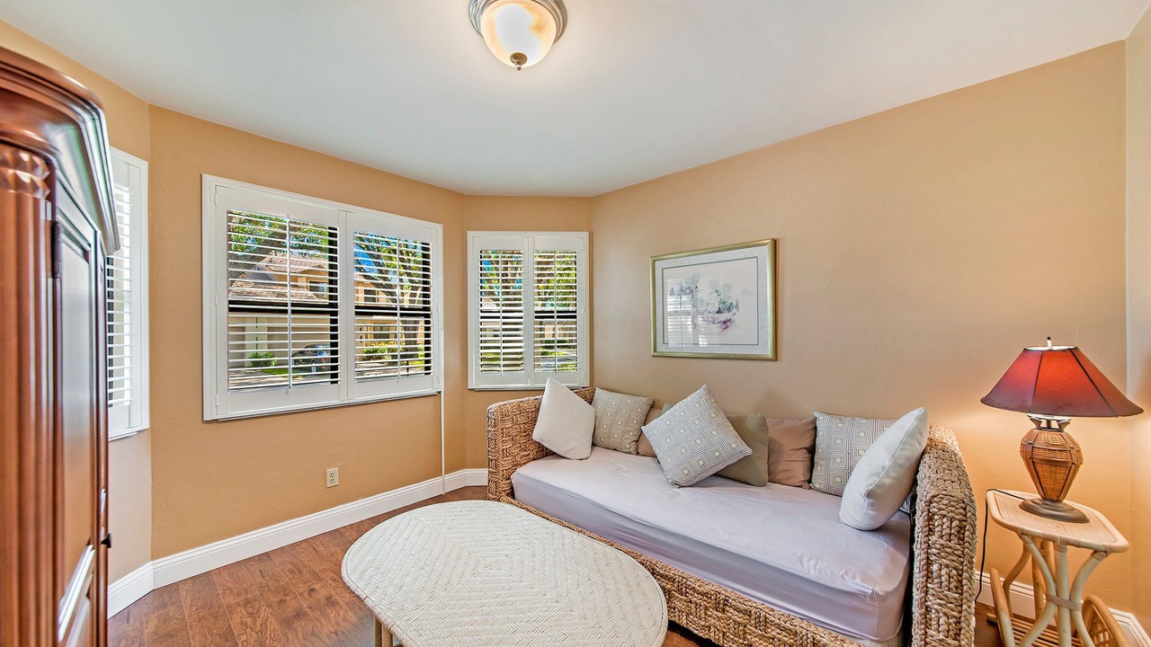 Photo of Livingroom in Burning Tree