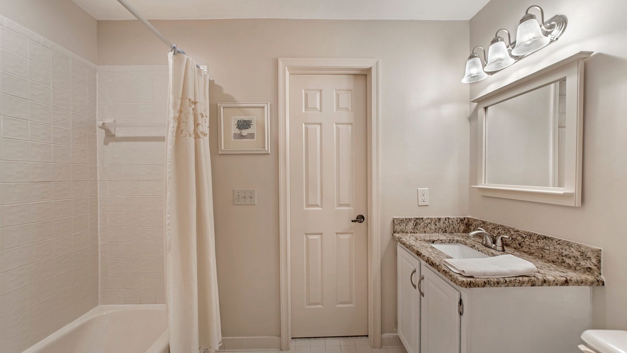 Photo of Bathroom in Burning Tree