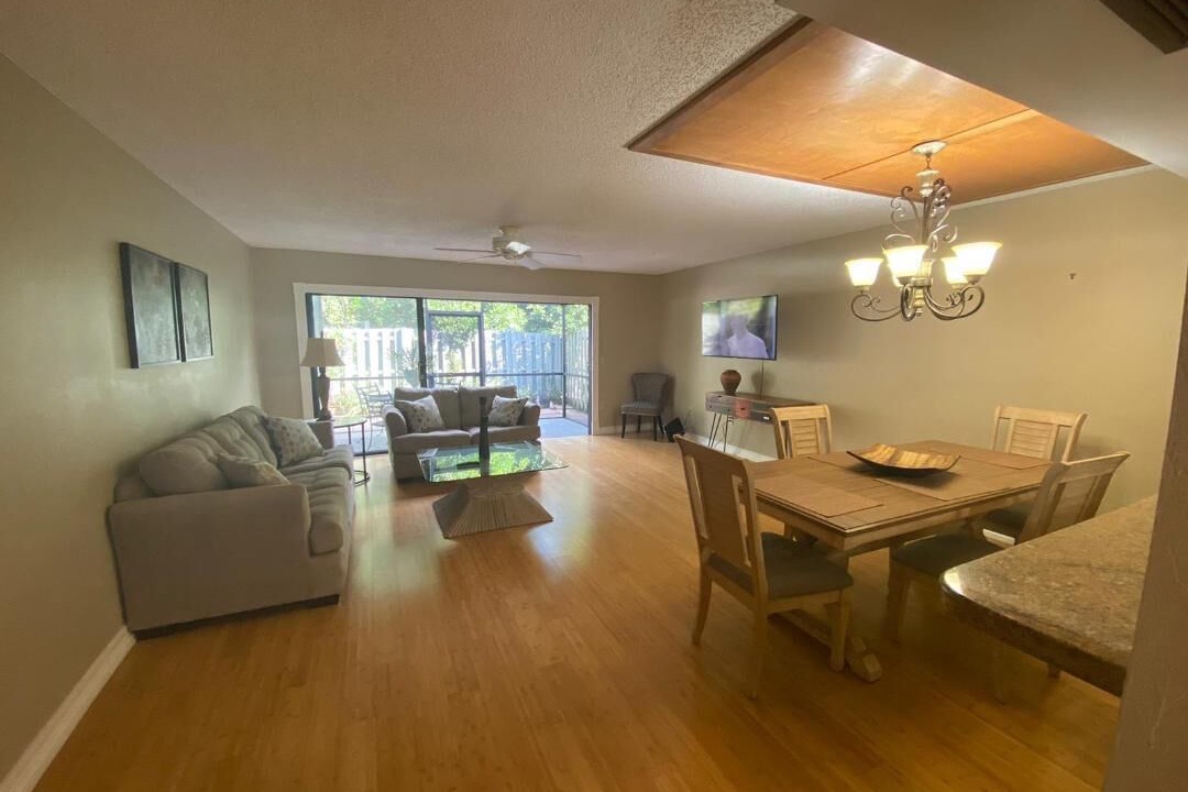 Photo of Livingroom in Pelican Bay
