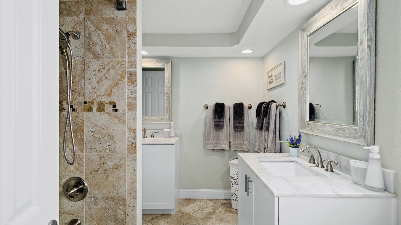 Photo of Bathroom in Regency Park