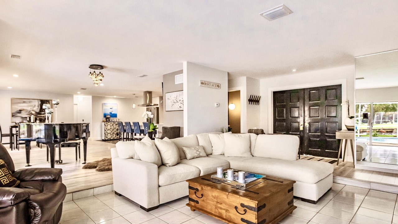 Photo of Livingroom in Edgewater