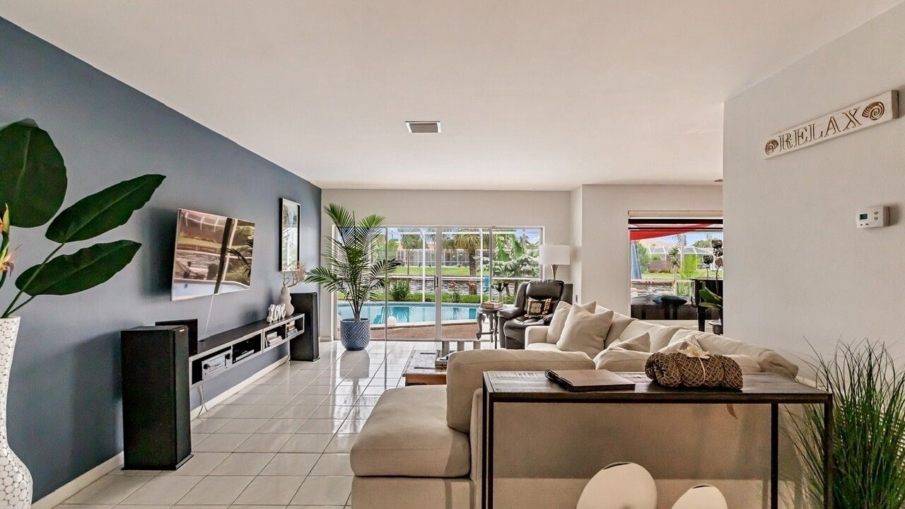 Photo of Livingroom in Edgewater