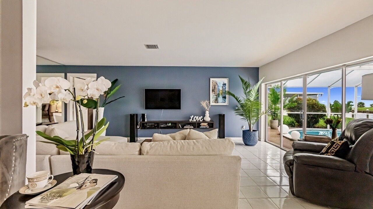 Photo of Livingroom in Edgewater