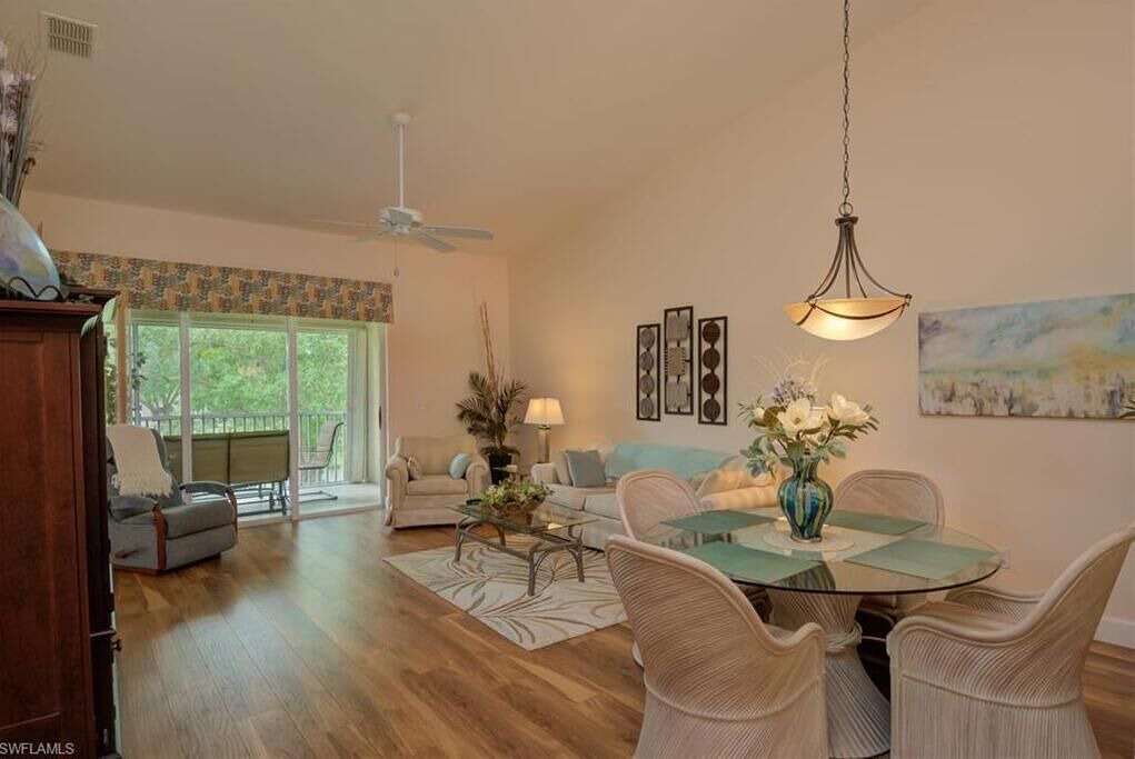 Photo of Livingroom in Cypress Lake