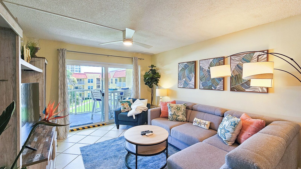 Photo of Livingroom in Point East