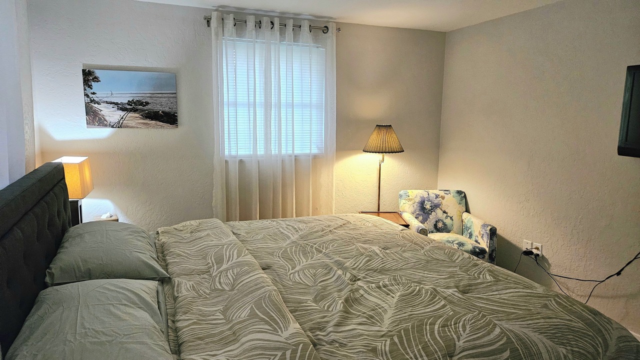 Photo of Bedroom in Golden Beach