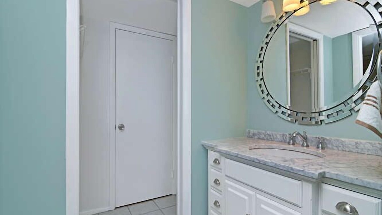 Photo of Bathroom in Vanderbilt Beach