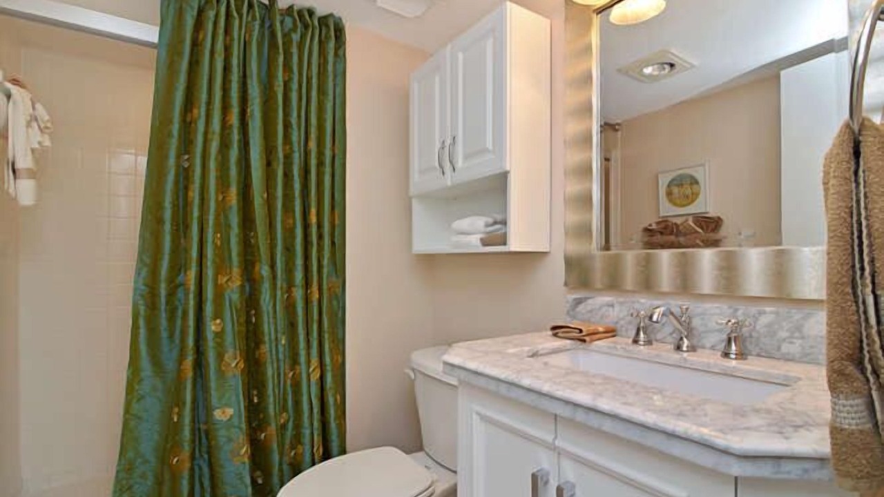 Photo of Bathroom in Vanderbilt Beach