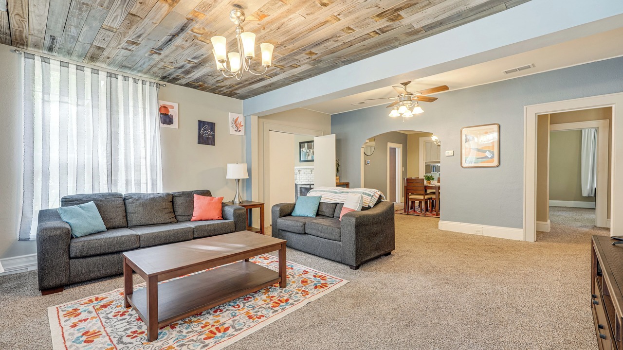 Photo of Livingroom in Northside