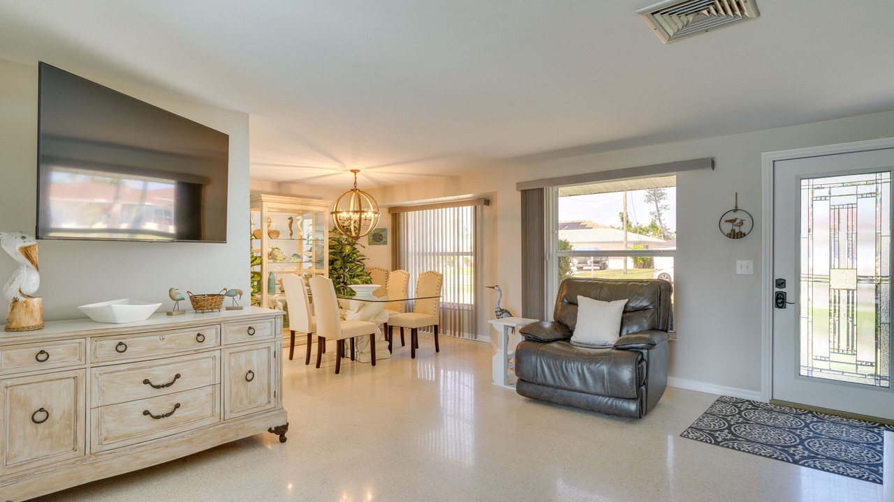 Photo of Livingroom in Lochmoor Waterway Estates