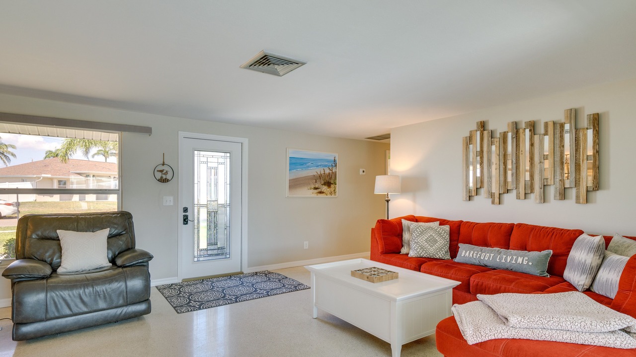 Photo of Livingroom in Lochmoor Waterway Estates