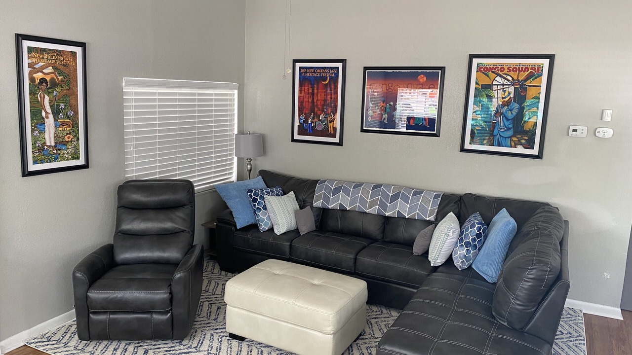 Photo of Livingroom in Historic Uptown