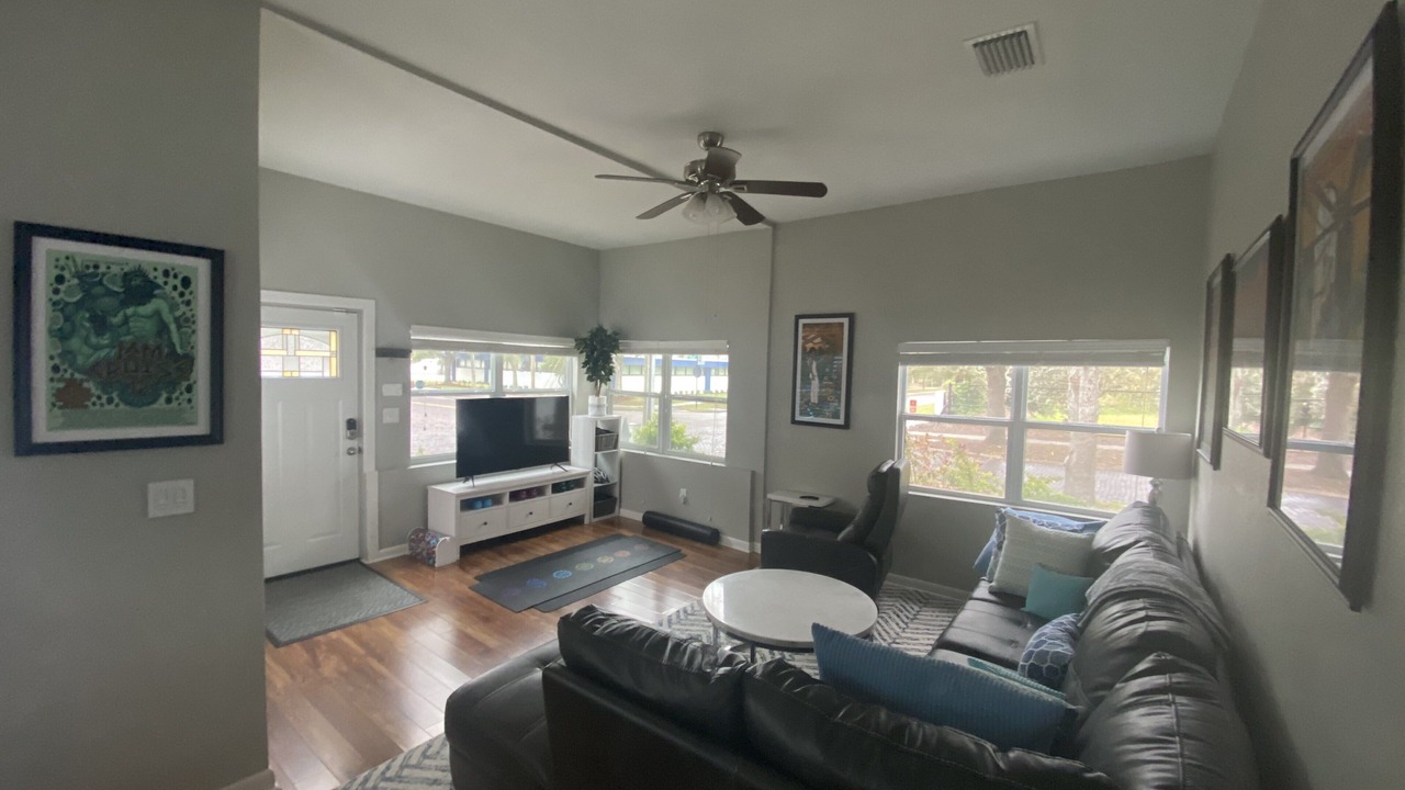 Photo of Livingroom in Historic Uptown