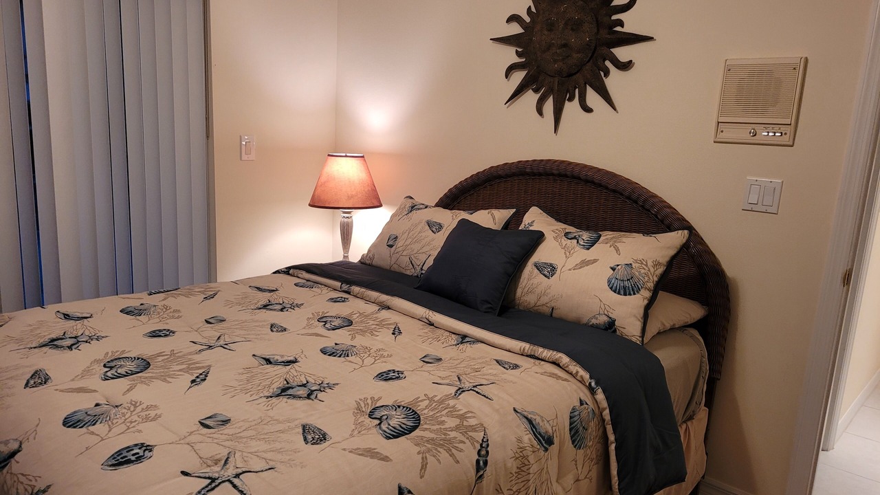 Photo of Bedroom in Edgewater