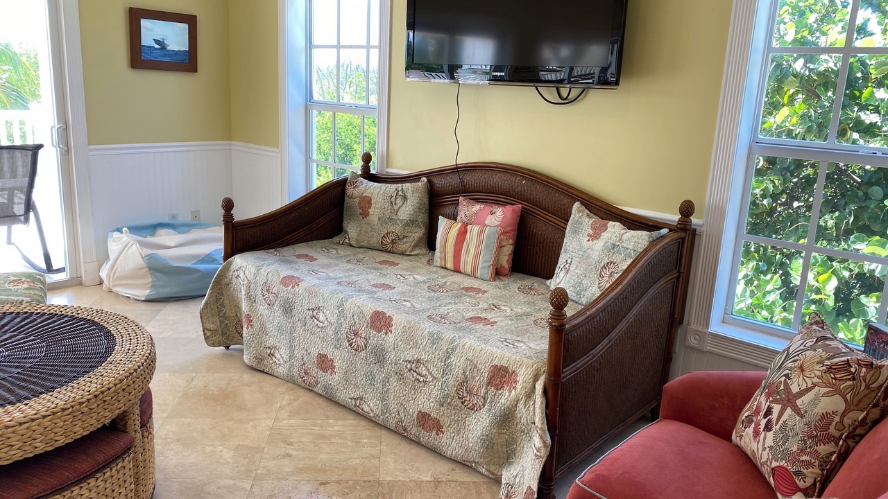 Photo of Livingroom in Summerland Key