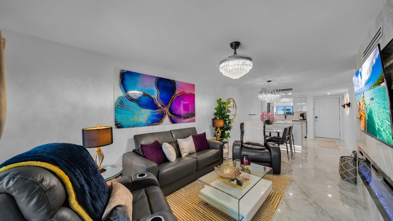 Photo of Livingroom in Mid Island