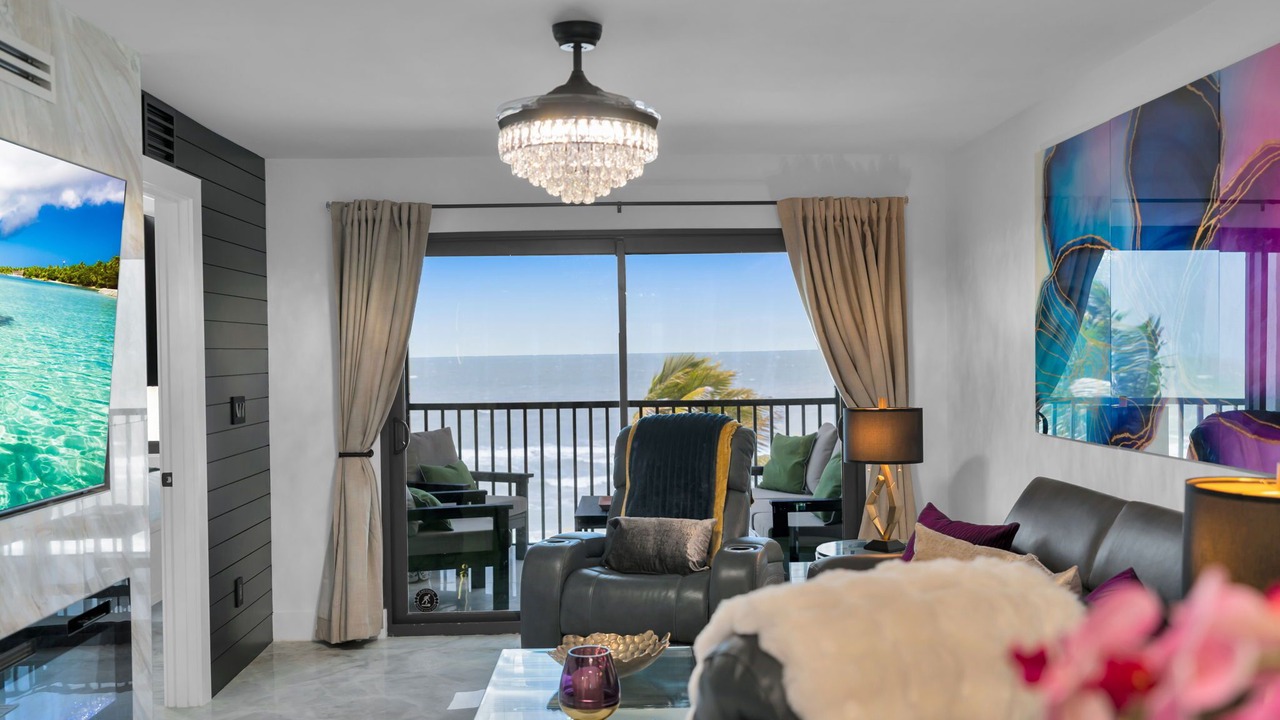 Photo of Livingroom in Mid Island