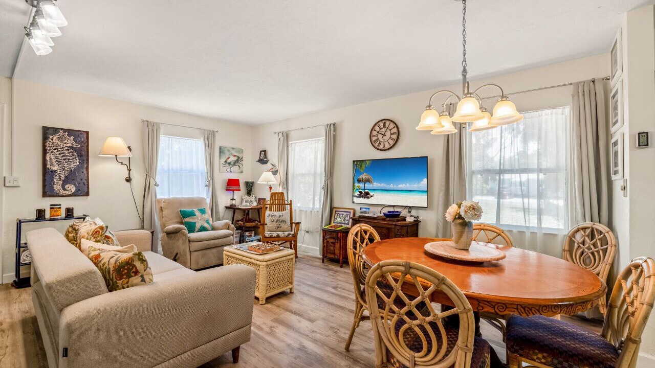 Photo of Livingroom in Cedar Key