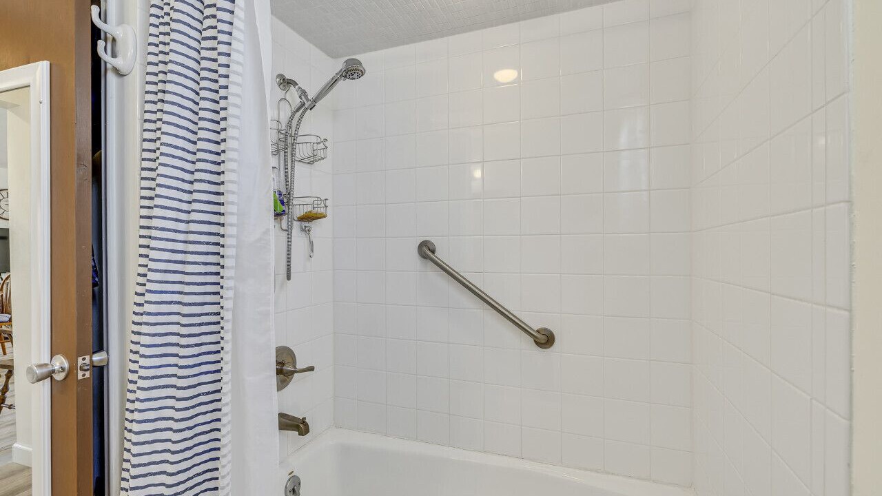 Photo of Bathroom in Cedar Key