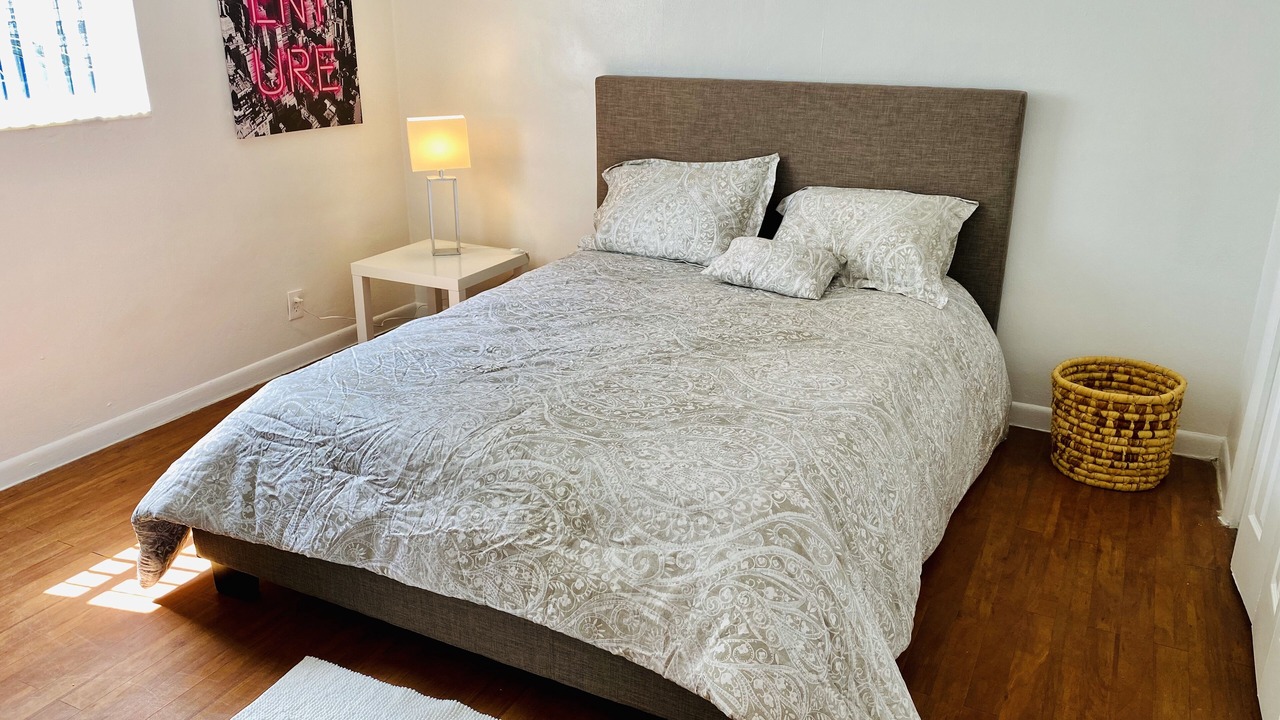 Photo of Bedroom in Oakland Park