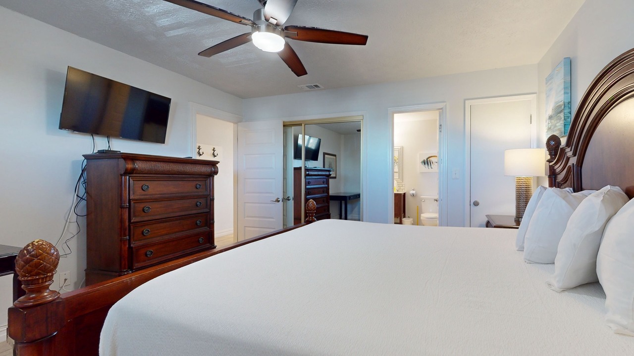 Photo of Bedroom in Crystal Beach