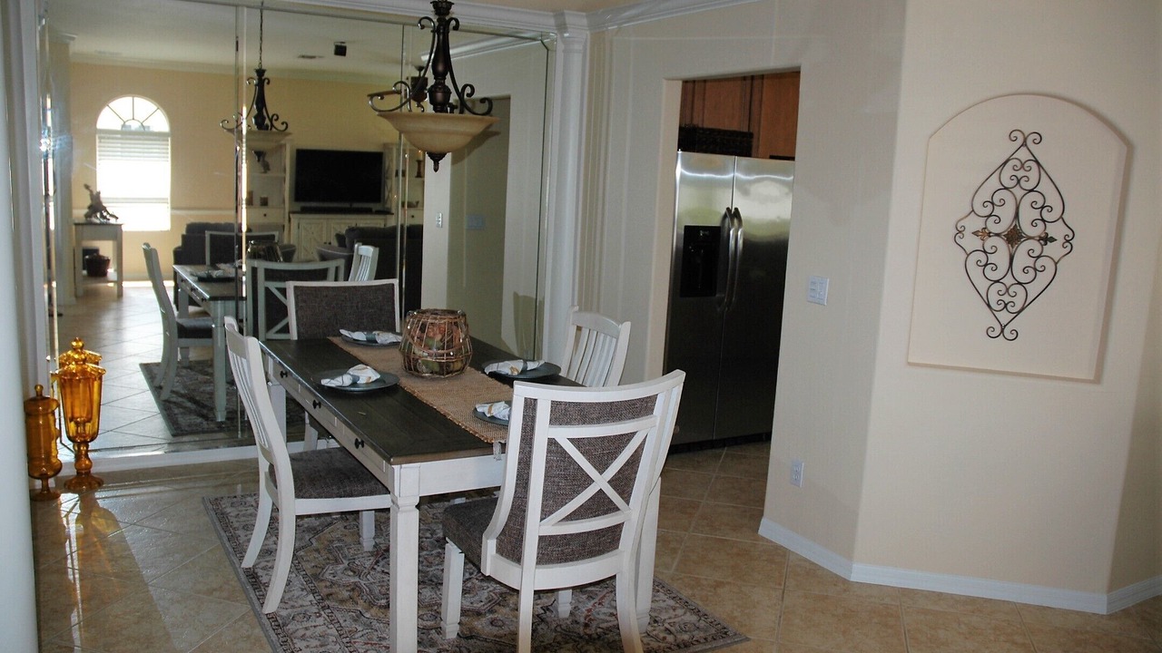 Photo of Livingroom in Colonial Oaks