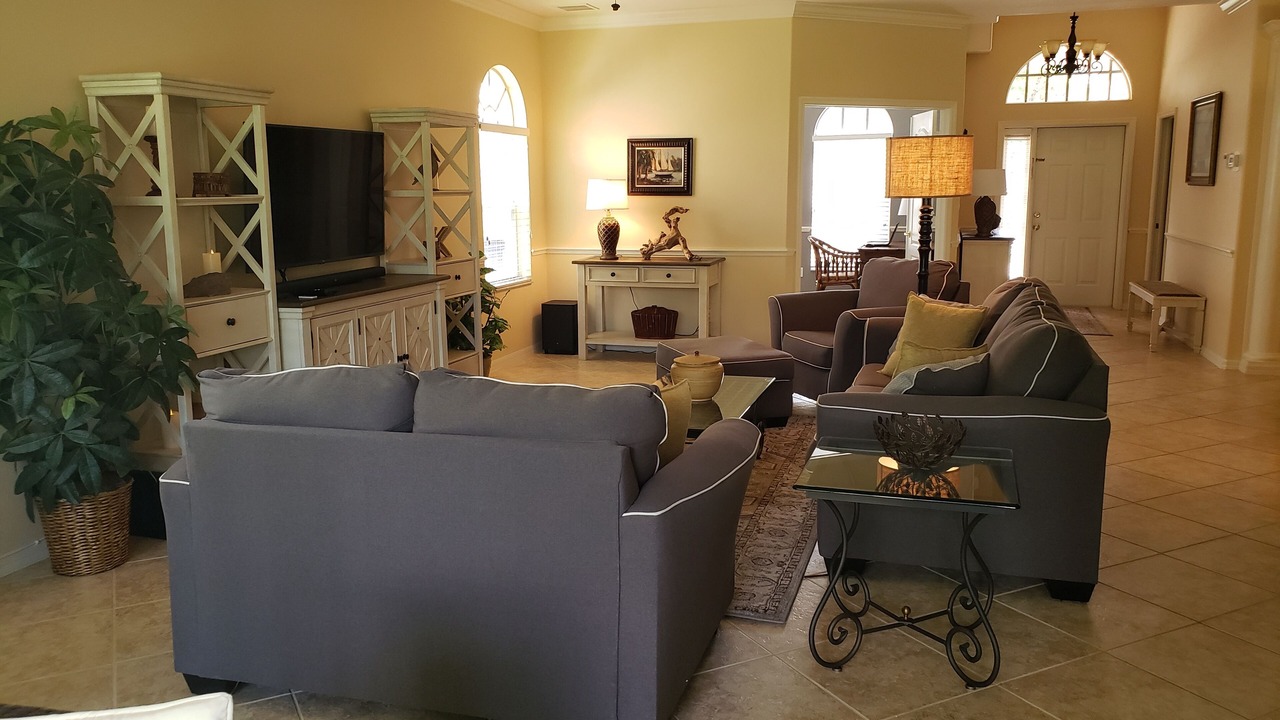 Photo of Livingroom in Colonial Oaks