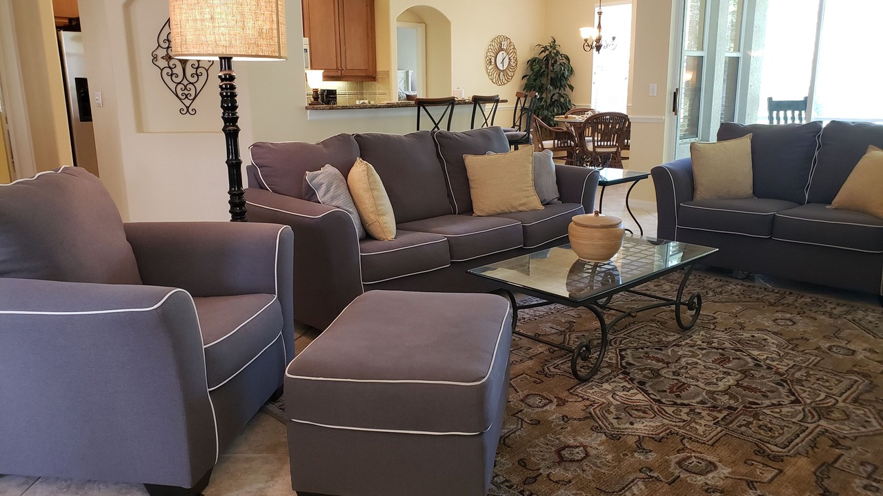 Photo of Livingroom in Colonial Oaks