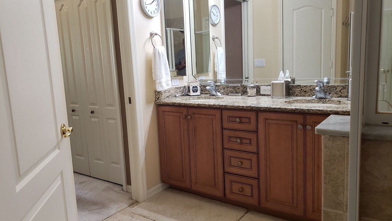 Photo of Bathroom in Colonial Oaks