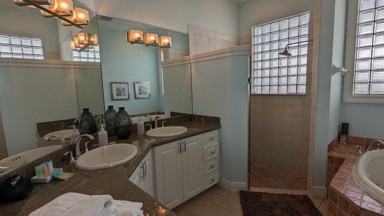 Photo of Bathroom in Lantana
