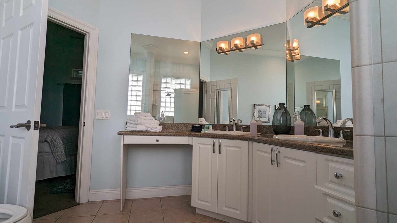 Photo of Bathroom in Lantana