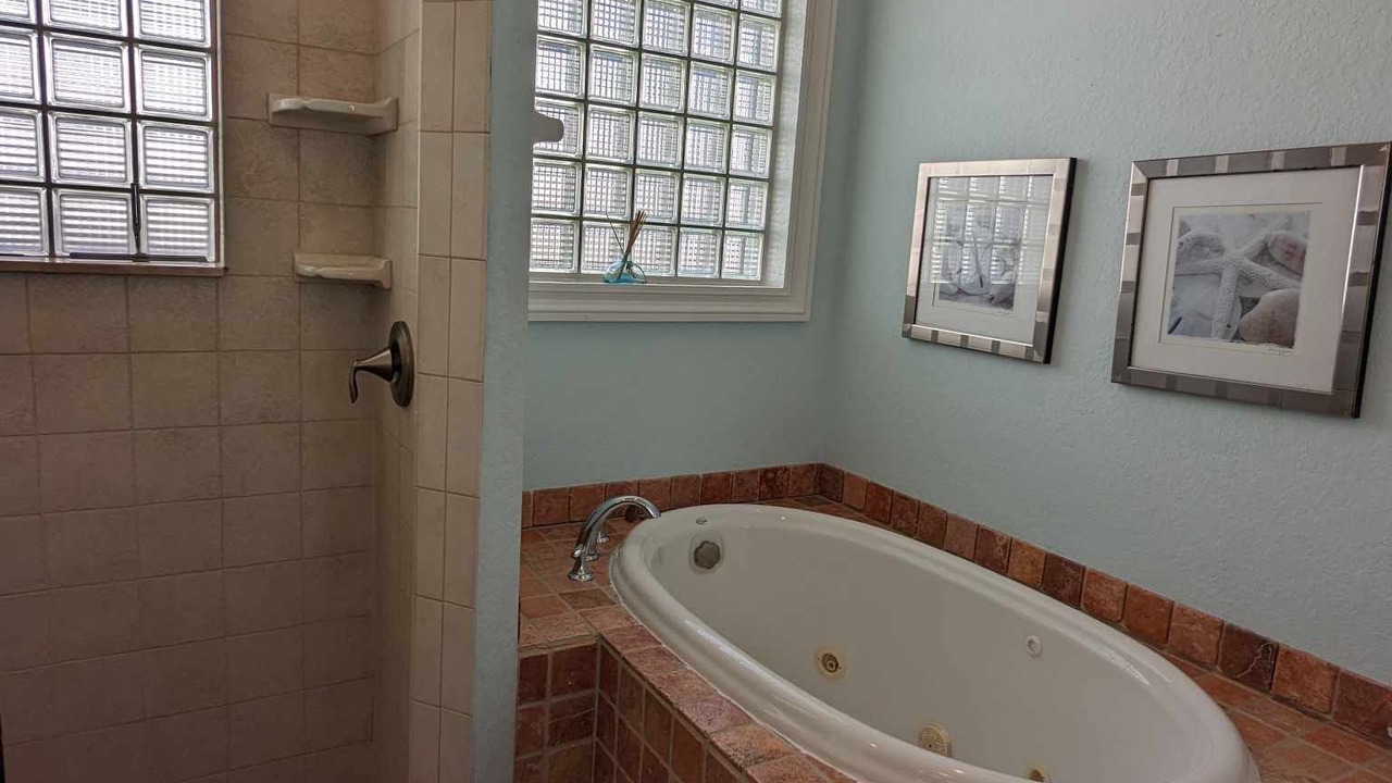 Photo of Bathroom in Lantana