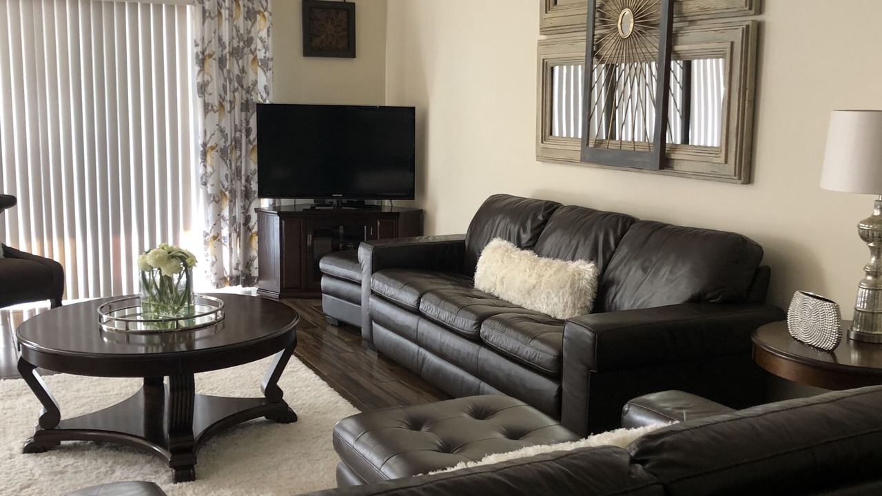 Photo of Livingroom in OakLeaf Plantation